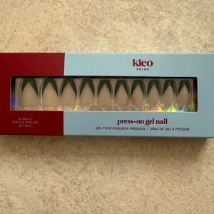 Kleo Kolor Press-On Gel Nail Set